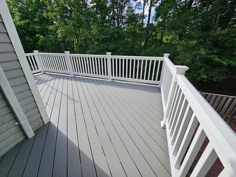 Deck - 323 Felsted Ct