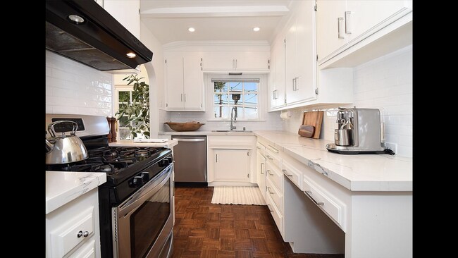 Building Photo - Beautiful single family home in Upper Holl...