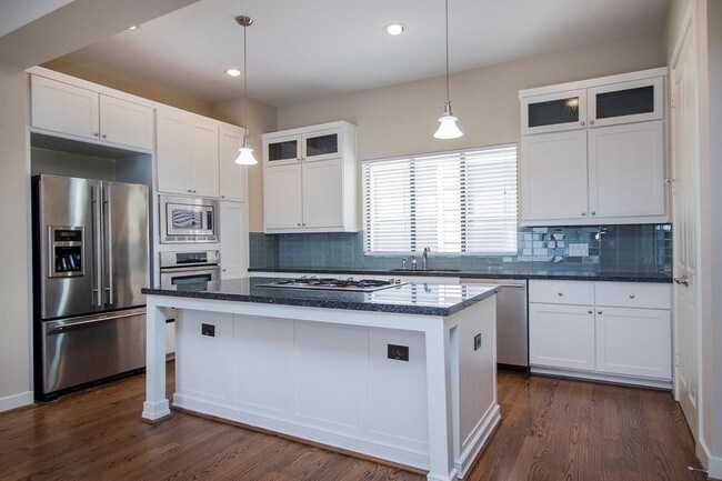 Building Photo - Contemporary townhome, rooftop terrace awa...