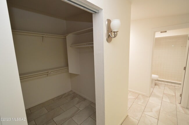 Building Photo - 7118 E Elbow Bay Dr