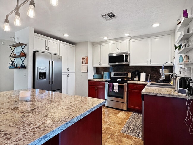 Building Photo - 53845 Avenida Herrera