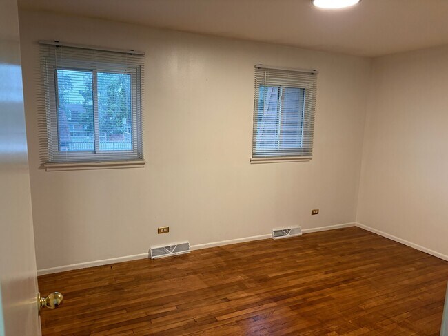 Building Photo - 5013 Euclid Ln