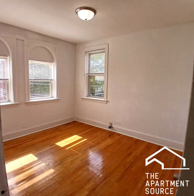 Building Photo - 4808 W Barry Ave