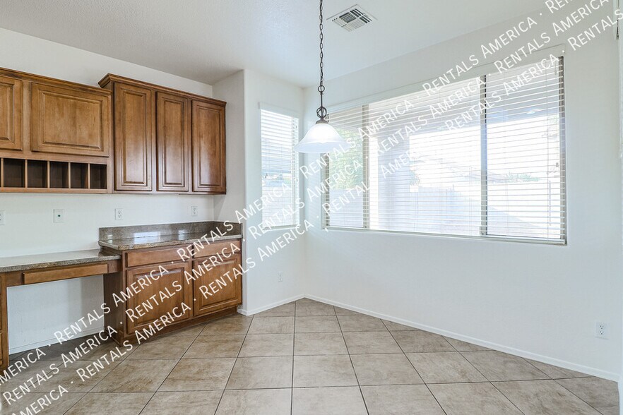 Building Photo - 14332 W Crocus Dr