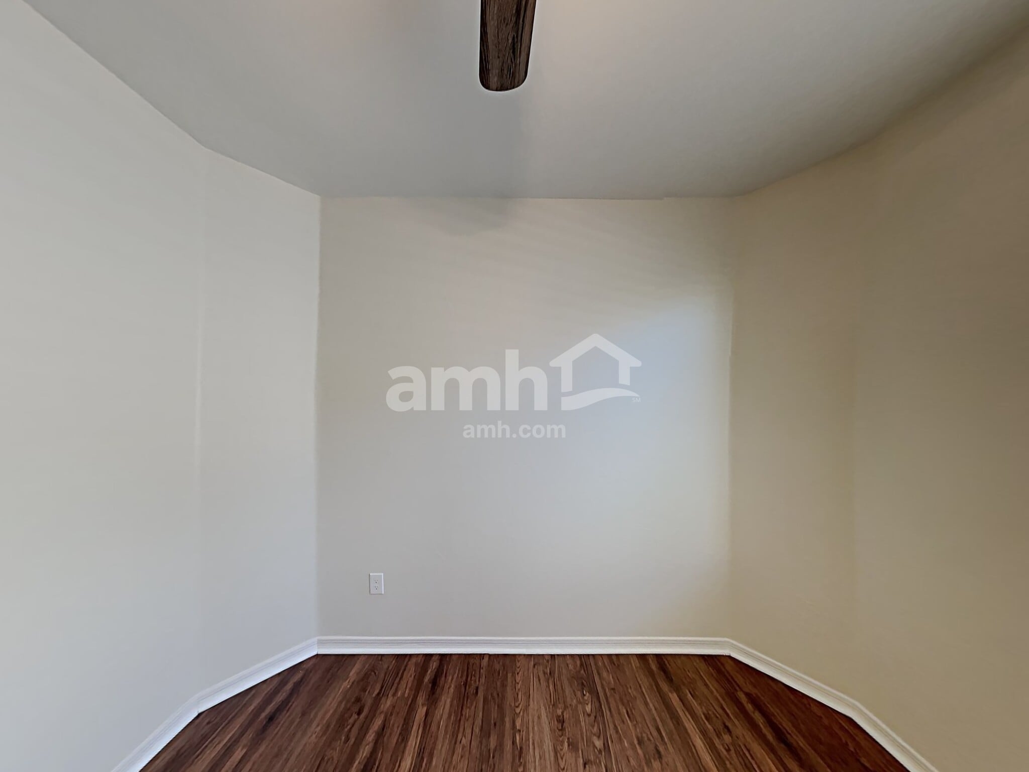 Building Photo - 221 W Vuelta Friso