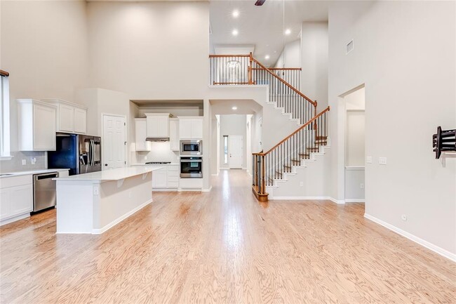 Building Photo - 2916 Zelma Dr