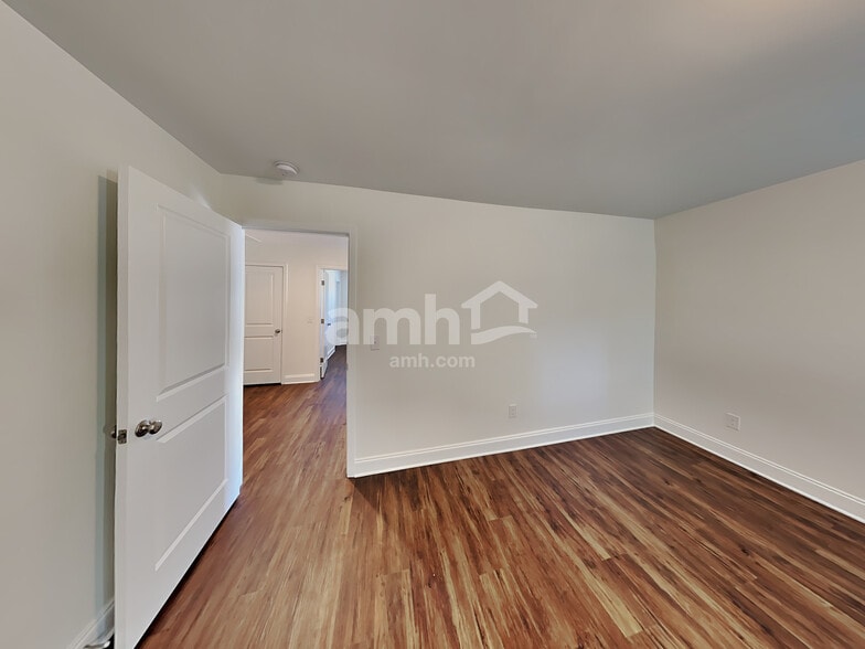 Building Photo - 5932 Hagar Vly Dr