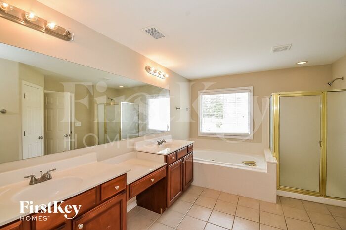 Building Photo - 1107 Charter Oak Ct