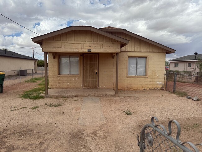 Primary Photo - 702 N D St