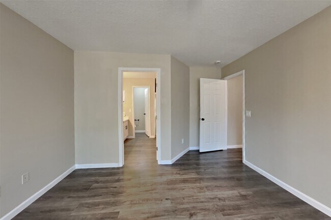 Building Photo - 5803 Forest Timbers Dr