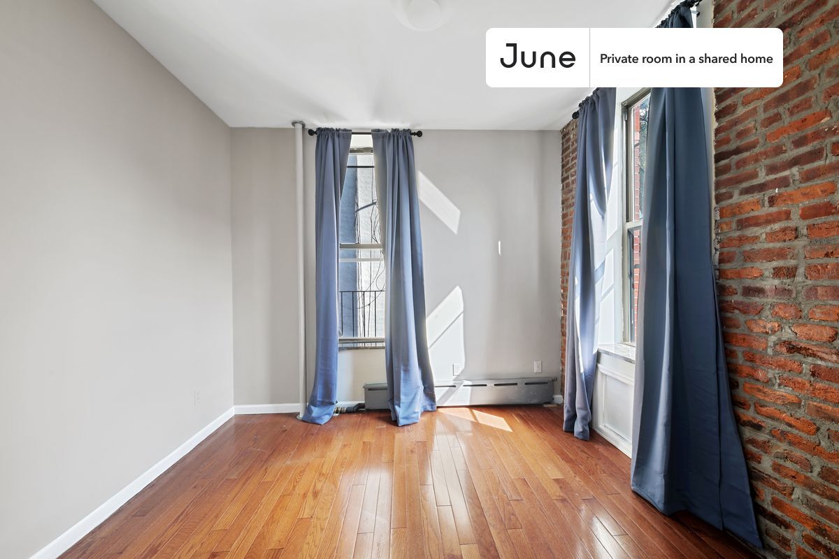 Building Photo - Room in Shared 2 bed/1 bath home