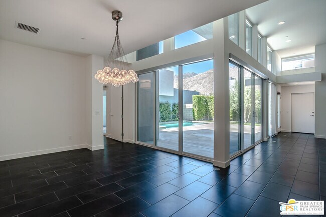 Building Photo - 392 Suave Ln