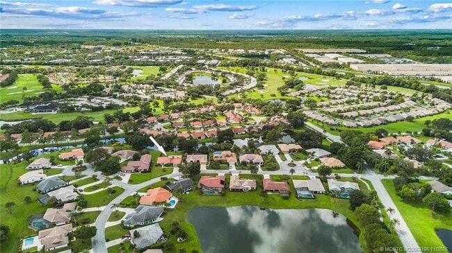 Building Photo - 2385 SW Creekside Dr