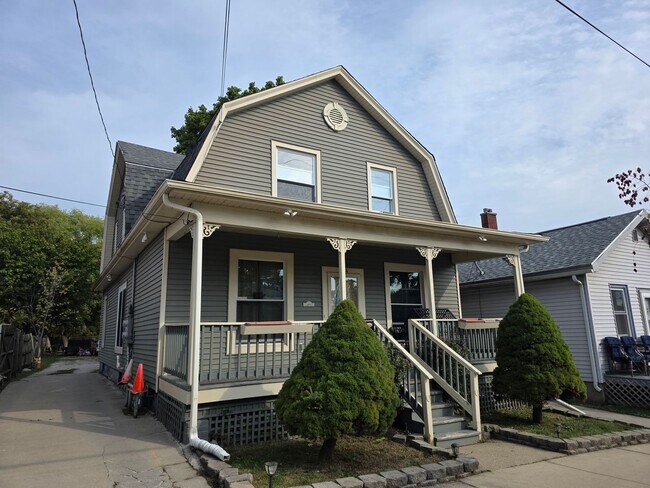 Primary Photo - 1214 Hamilton St