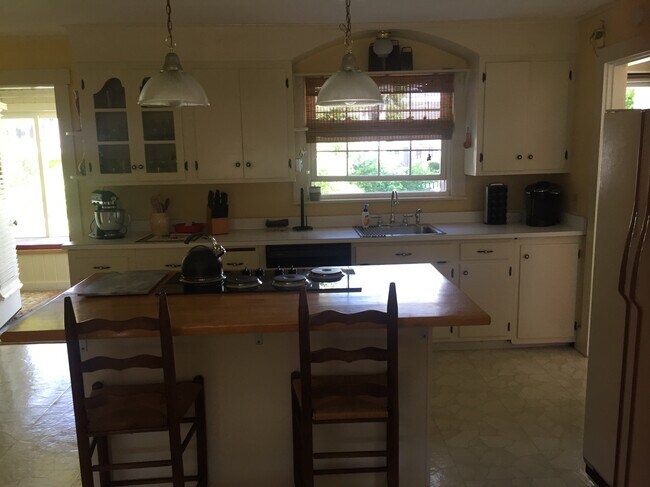 Building Photo - 84 Court St