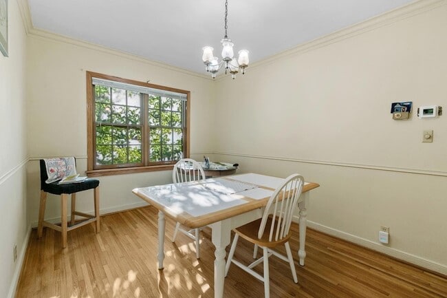 Building Photo - 201 Melbourne Ave SE