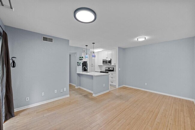 Building Photo - 3204 Menchaca Rd
