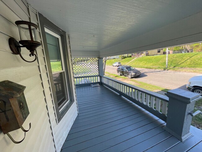 Building Photo - DAYTON, OH - FIVE OAKS - 3 BEDROOM/1 BATH ...