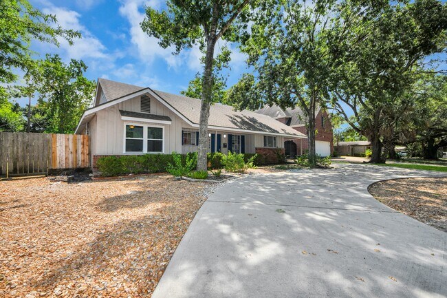 Building Photo - 5139 Beechnut St