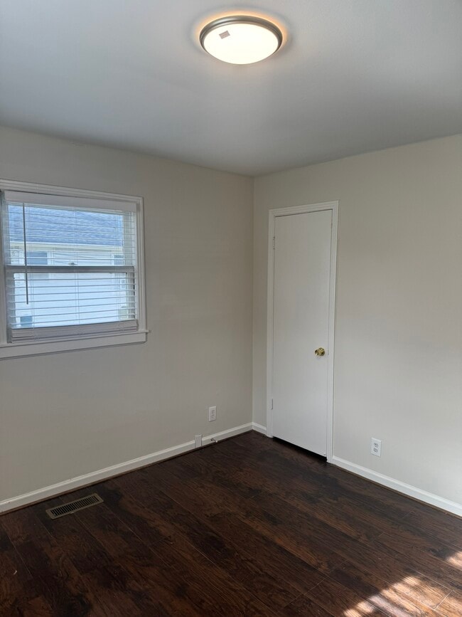 Building Photo - 2909 Clifton Ave