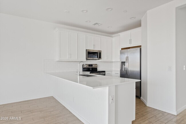 Building Photo - 4658 S Vapor
