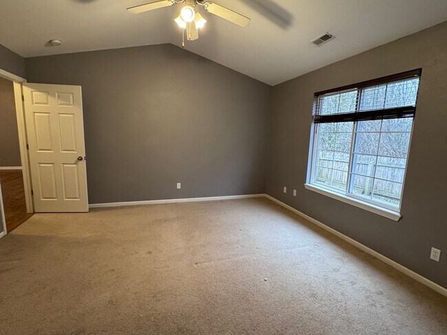 Building Photo - 3 Bedroom Home Close to FLW!