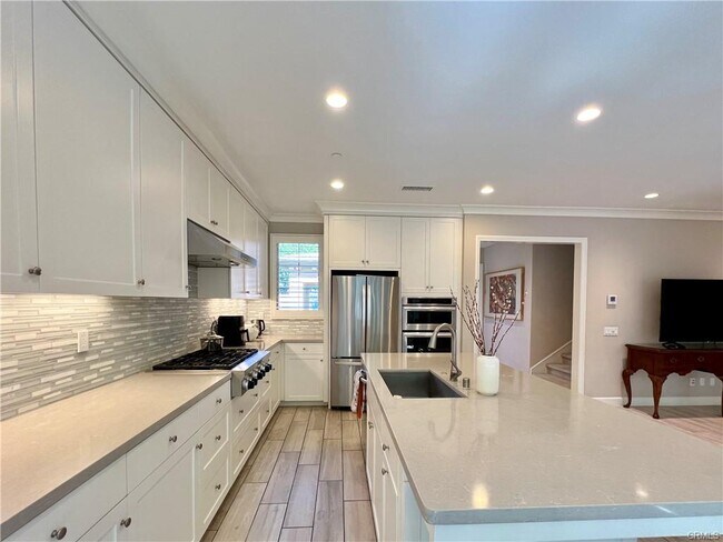 Building Photo - 60 Trotter