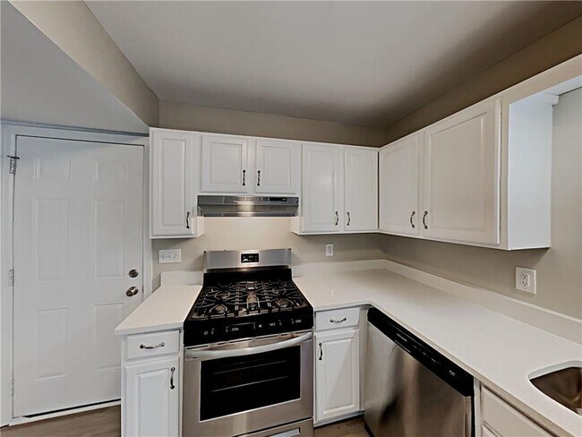 Building Photo - 411 River Point Dr