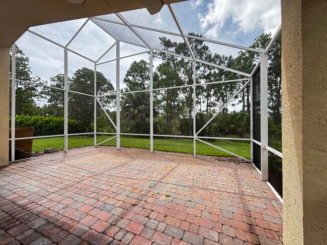 Building Photo - 2679 SE Castle Pine Pl
