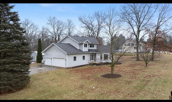 Building Photo - 7151 Bayview Rd