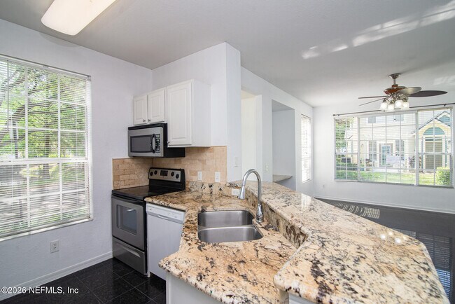 Building Photo - 13703 Richmond Park Dr N