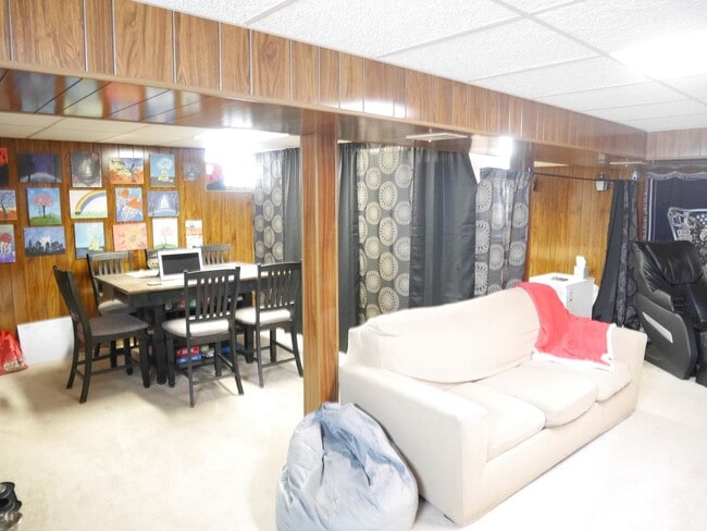 Building Photo - Charming 3-Bedroom Single Family Home with...