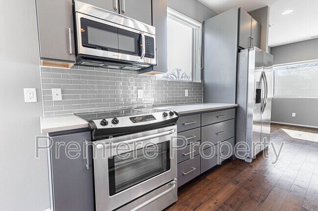 Building Photo - 2729 Charlotte St