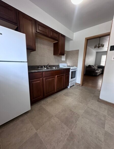 Building Photo - 4002 N Farwell Ave