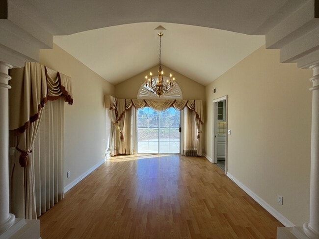 Building Photo - MOVE IN READY 5+4 in guard-gated Porter Ra...
