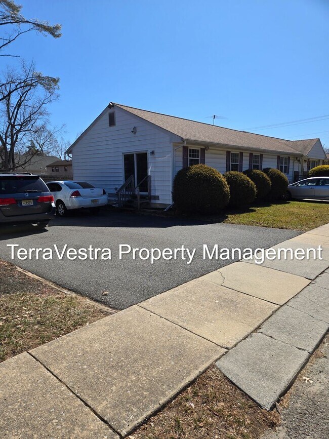 Building Photo - Now showing for 2026-2027 School Year! 6 B...