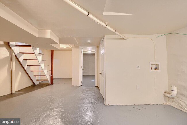Building Photo - Well-Located 3BR Row Home Close to Johns Hopkins & Bayview