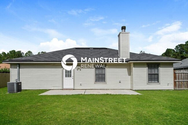 Building Photo - 3 Bedroom Pet-Friendly Home in Jacksonville, FL with Main Street Renewal