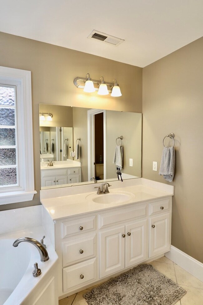 Building Photo - 1280 Winyah St