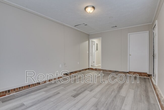 Building Photo - 250 Almon Ct