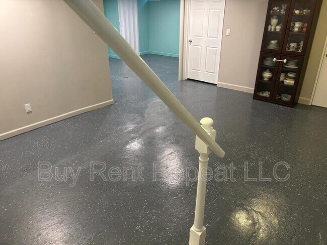 Building Photo - 5309 Grovedale St