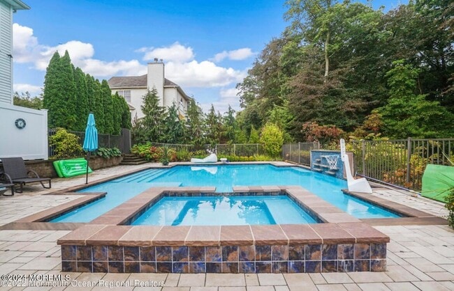 Building Photo - 29 Northwoods Rd