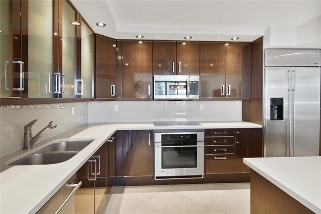 Building Photo - 2301 Collins Ave