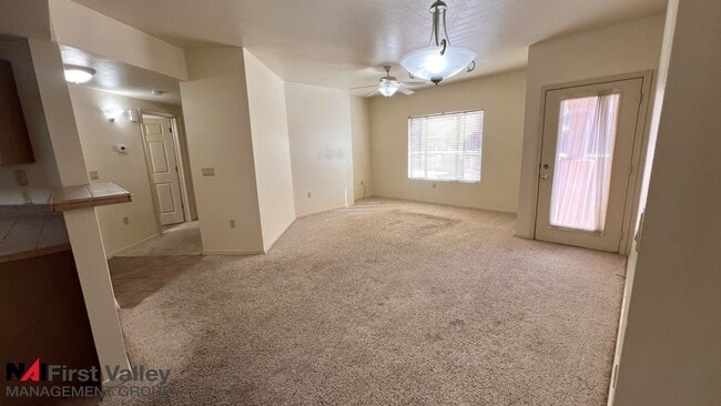 Building Photo - 2 Bedrooms, 2 Baths