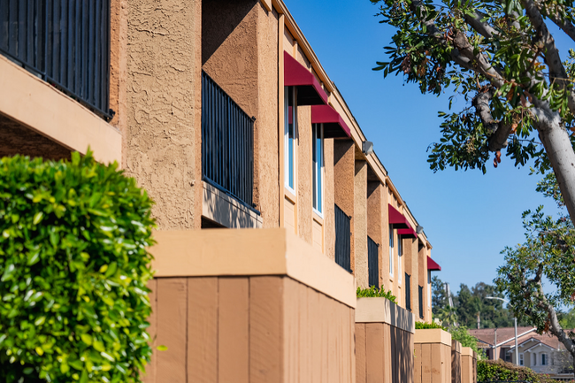 Building Photo - 1440 Oak Dr