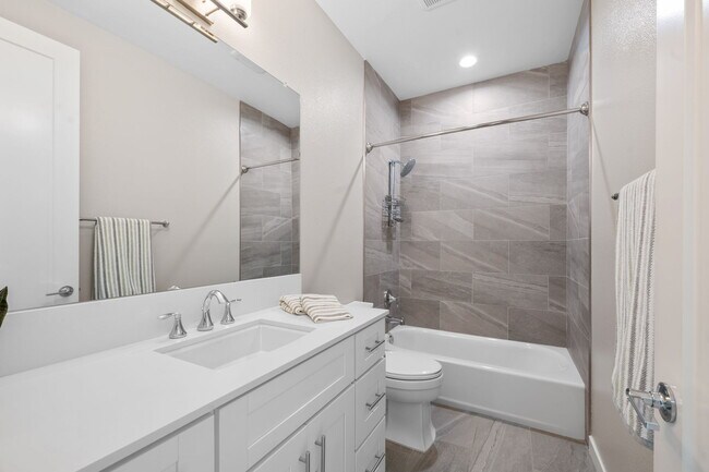 Building Photo - 4444 Paxton Pl