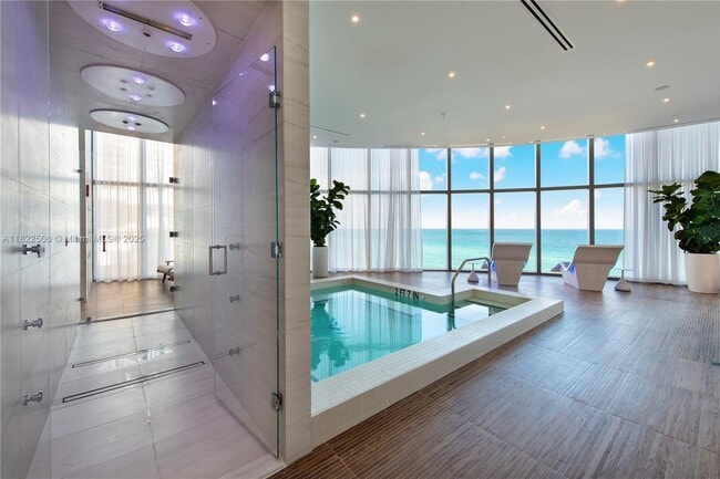 Building Photo - 15701 Collins Ave