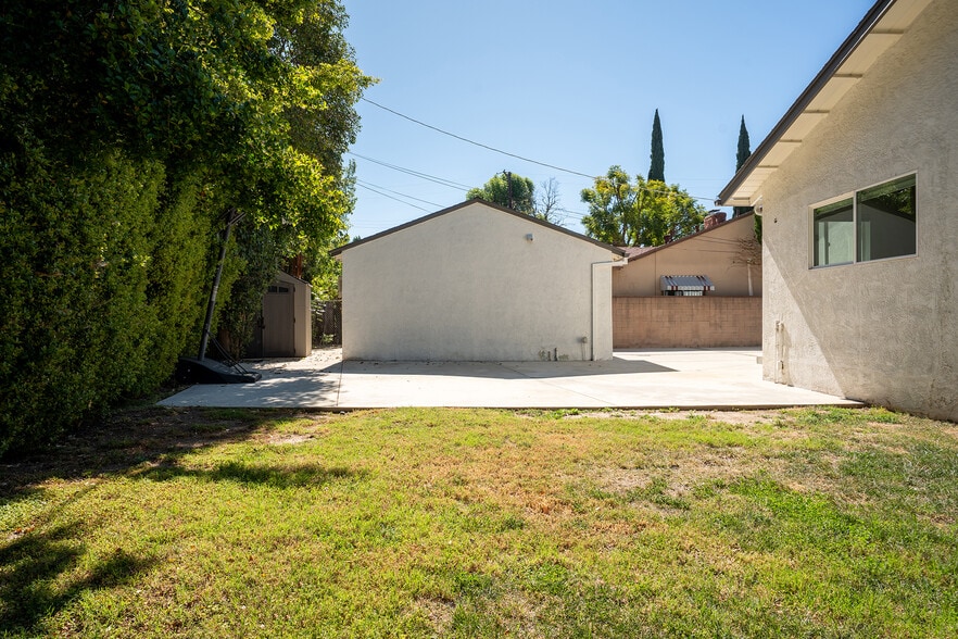 Building Photo - 5840 Allott Ave