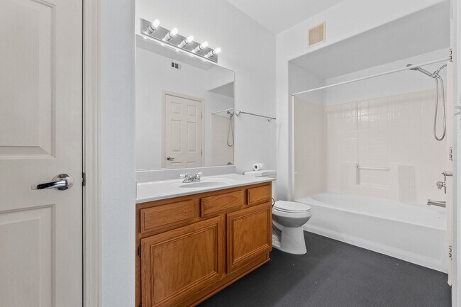 Building Photo - GORGEOUS Condo in Guard Gated Community! C...