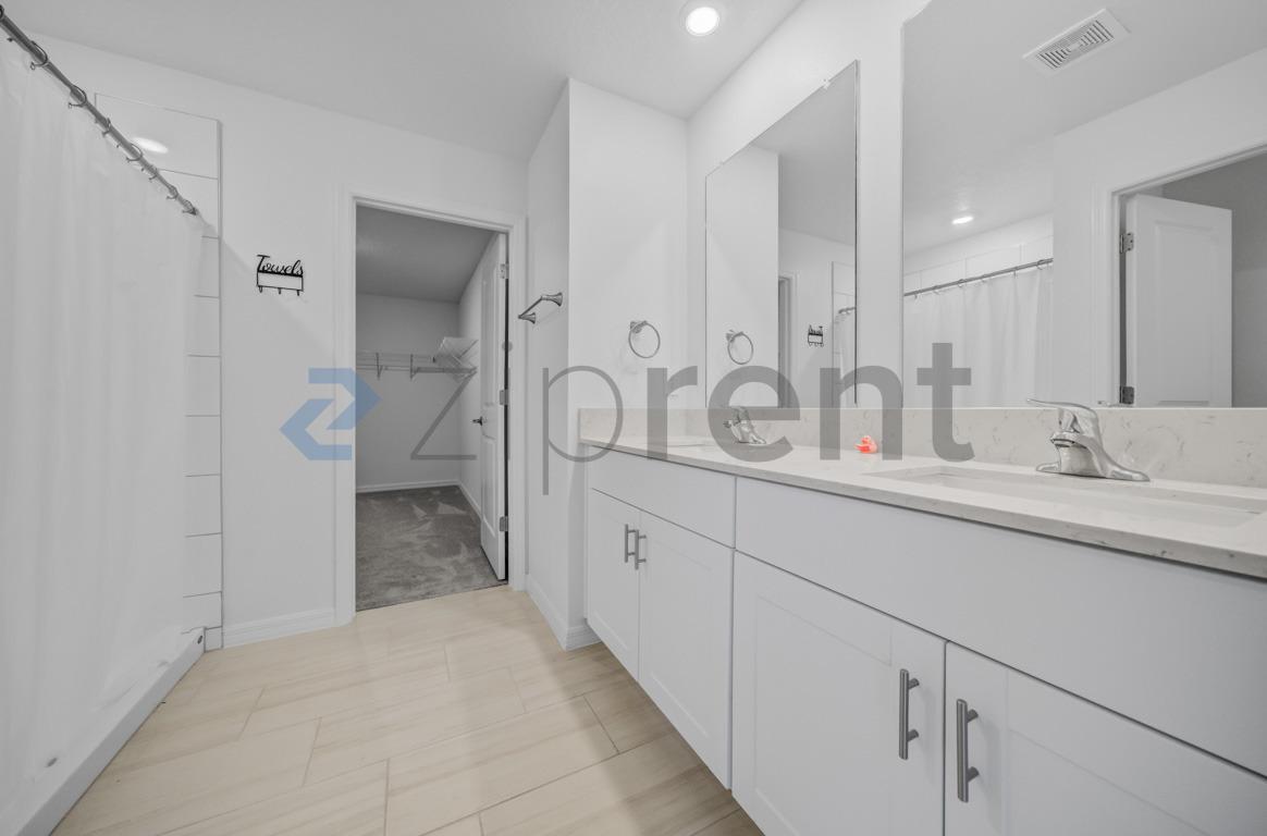 Building Photo - Unit